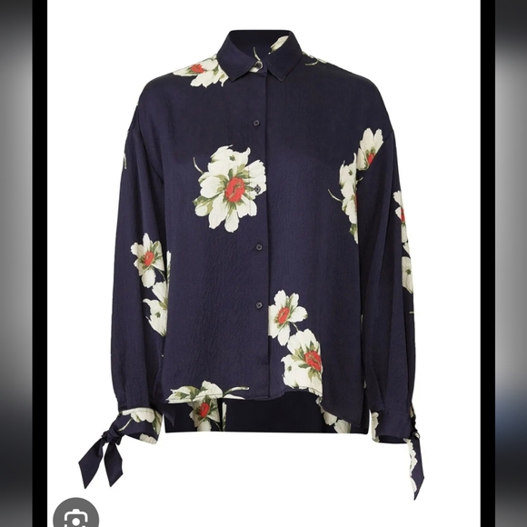 Vince 100% Silk Blue Floral Button Up Collar Shirt Sz. S - Picture 10 of 10